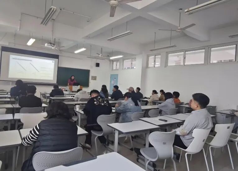教育信息科學(xué)技術(shù)開(kāi)發(fā) 信息科學(xué)與工程學(xué)院的前沿探索與實(shí)踐